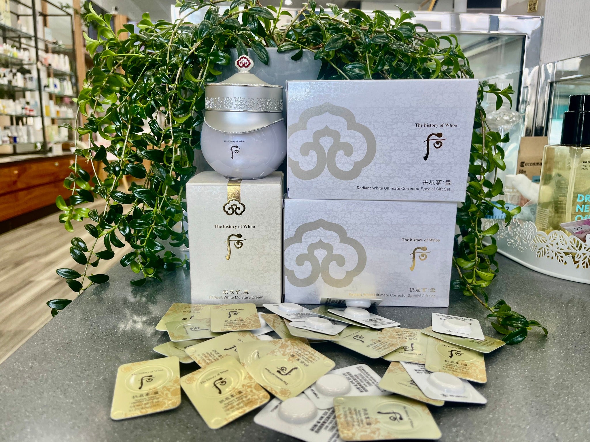 ❤️Best Deal: Gongjinhyang: Seol Radiant White Moisture Cream 60ml + Gift 🎁