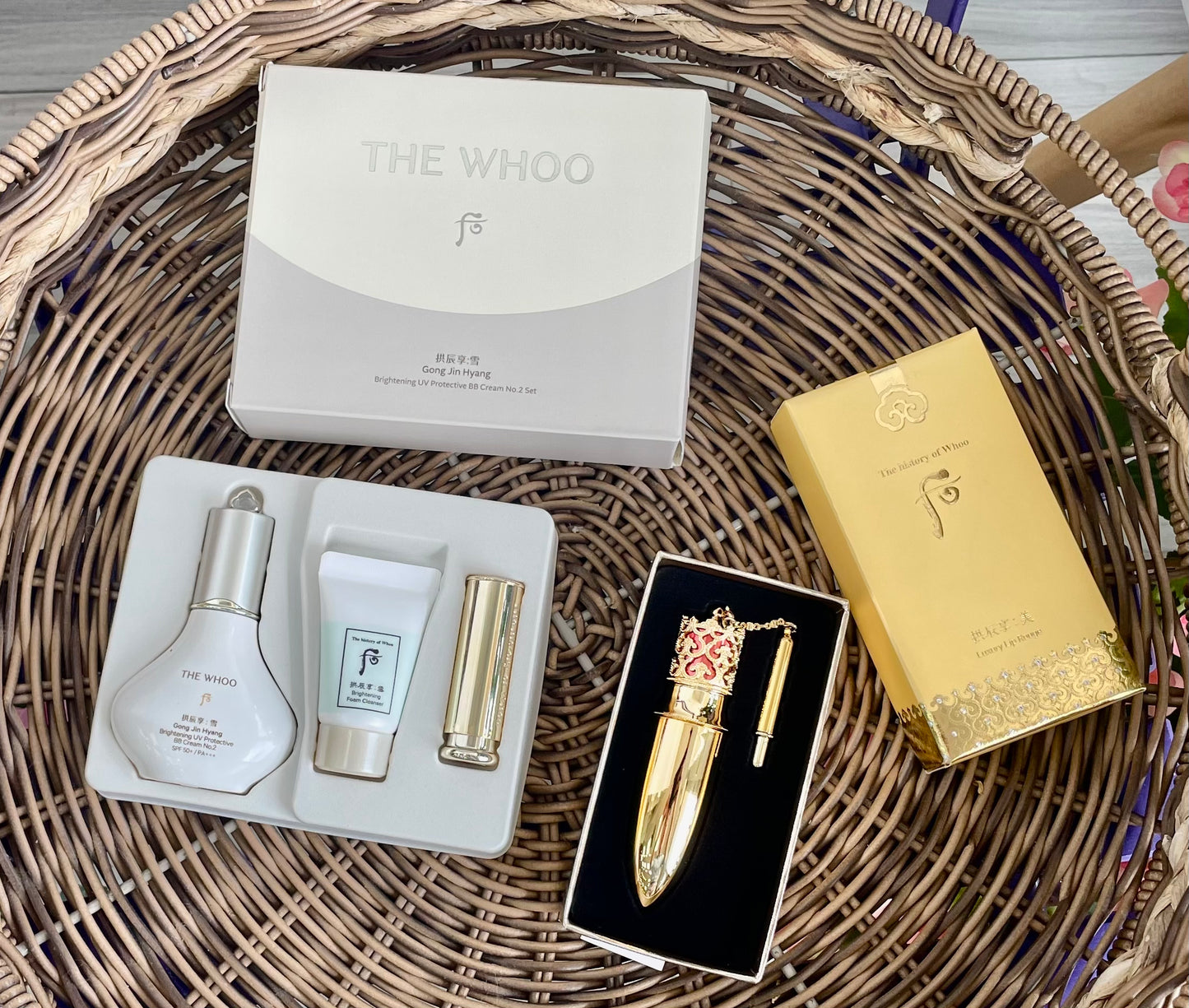 🌺Beauty Deal 7: The Whoo Gongjinhyangseol Whitening Sun BB set (SPF50+, PA+++) + Lip Balm or Lip Stick