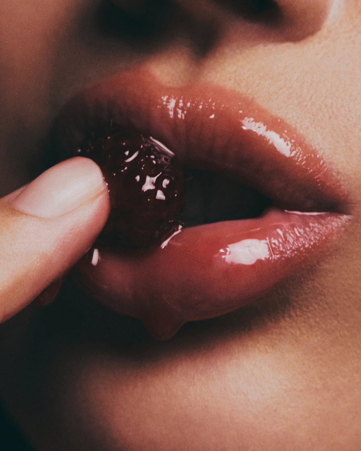 Axis-y Vita Glow Lip Oil - Chilled Berry 4.5g