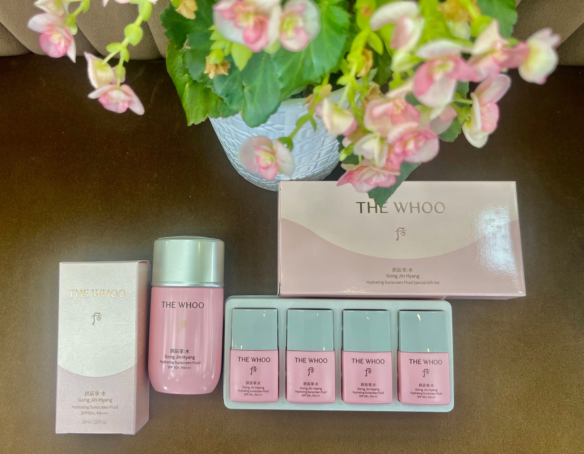 Gongjinhyang Hydrating Sun Fluid spf50/pa++++ (+ Gift🎁)